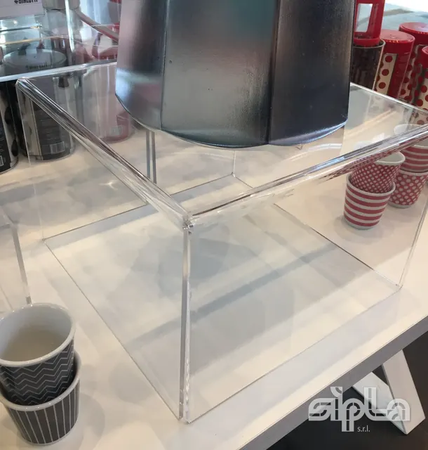 Display cases – photo 1