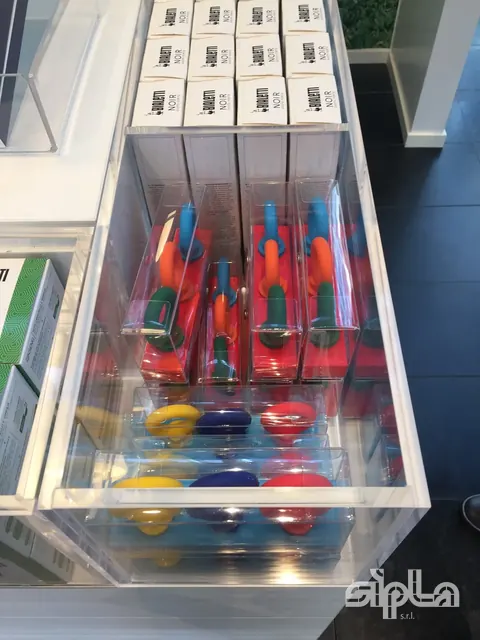 Display cases – photo 2